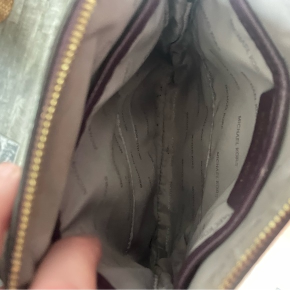 Michael Korrs Crossbody Bag and Matching Wallet - Picture 8 of 13